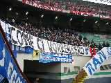 Per i primi 15 minuti striscione di protesta "COME CI VORREBBERO" e tutti a sedere a guardare la partita