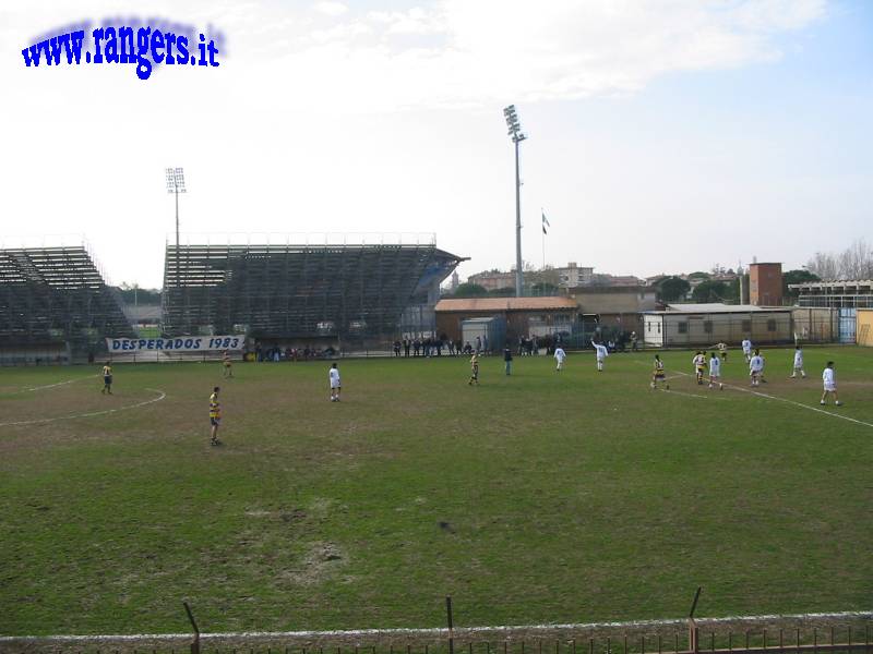 Fumogeni gialli e blu e una bandiera - Parma Calcio 1913